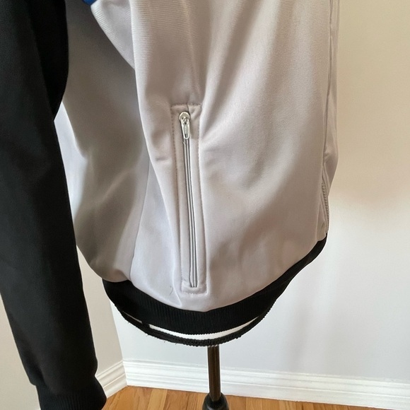 Wilson zippered jacket size medium - Picture 12 of 16